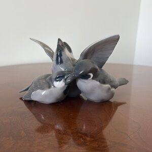 Bing and Grondahl 1670 - Bird Family of Sparrows: Protection